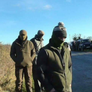 masked-hunt-supporters